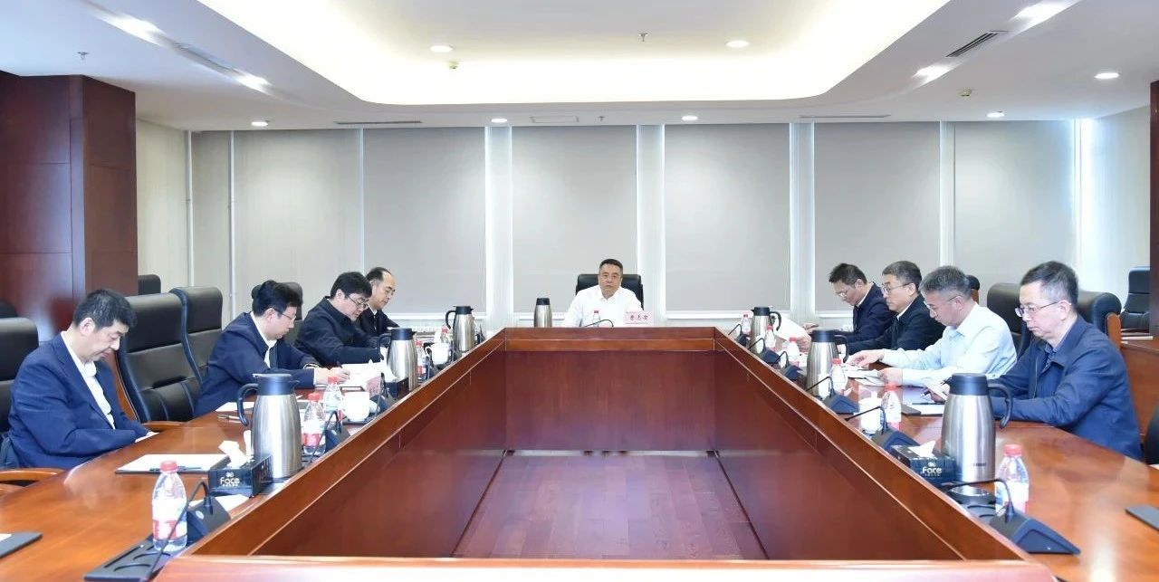 尊龙凯时集团党委理论学习中心组开展学习教育专题钻研-尊龙凯时