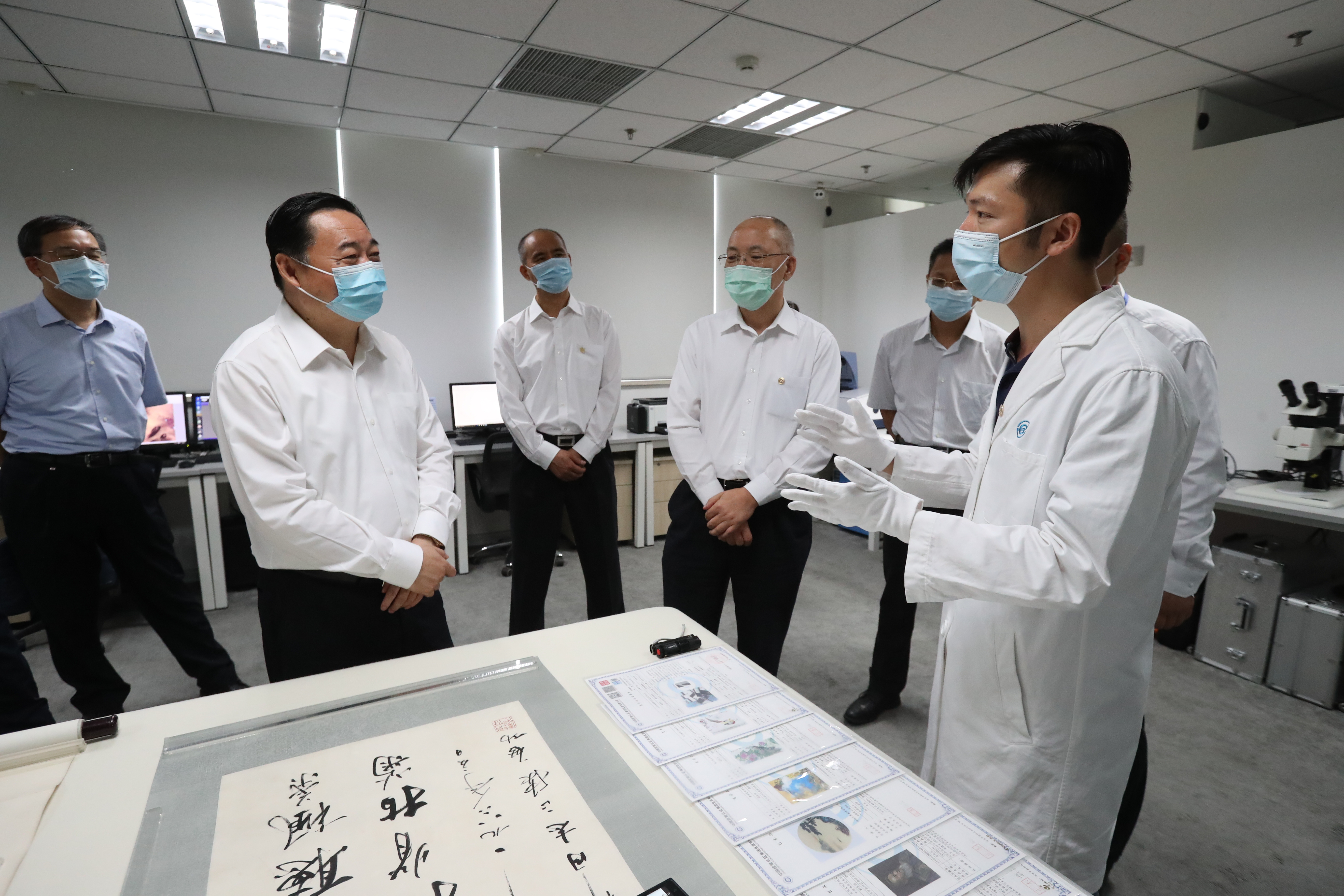 郝鹏到中检集团调研强调 坚持稳中求进 全力打造天下一流磨练检测认证集团-尊龙凯时